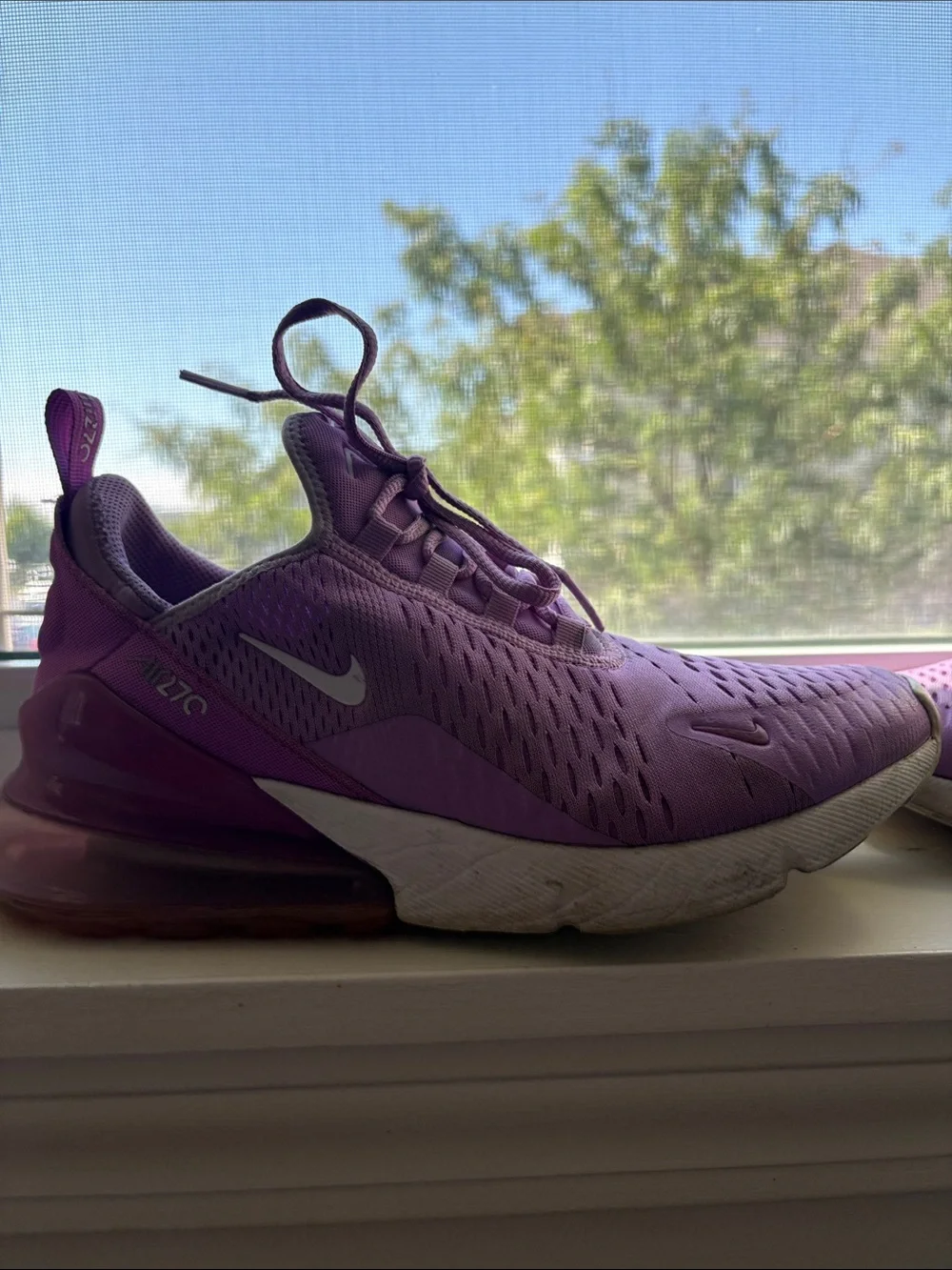 Nike Air Max 270 - YOUTH SIZE